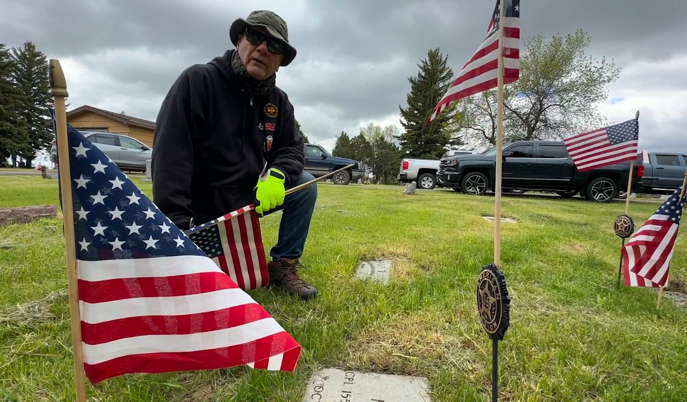 Vietnam veteran places flags in cemeteries to honor and remember those who served - Vimarsana News