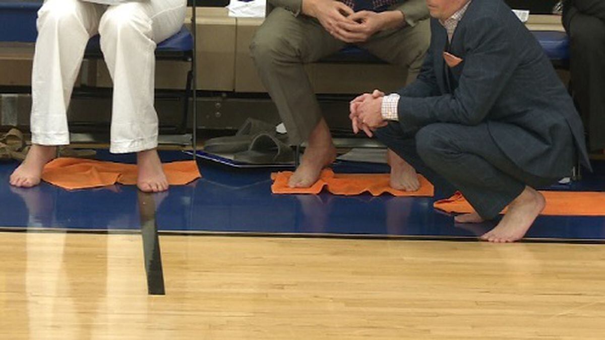 Umary Coaches Go Barefoot To Raise Awareness